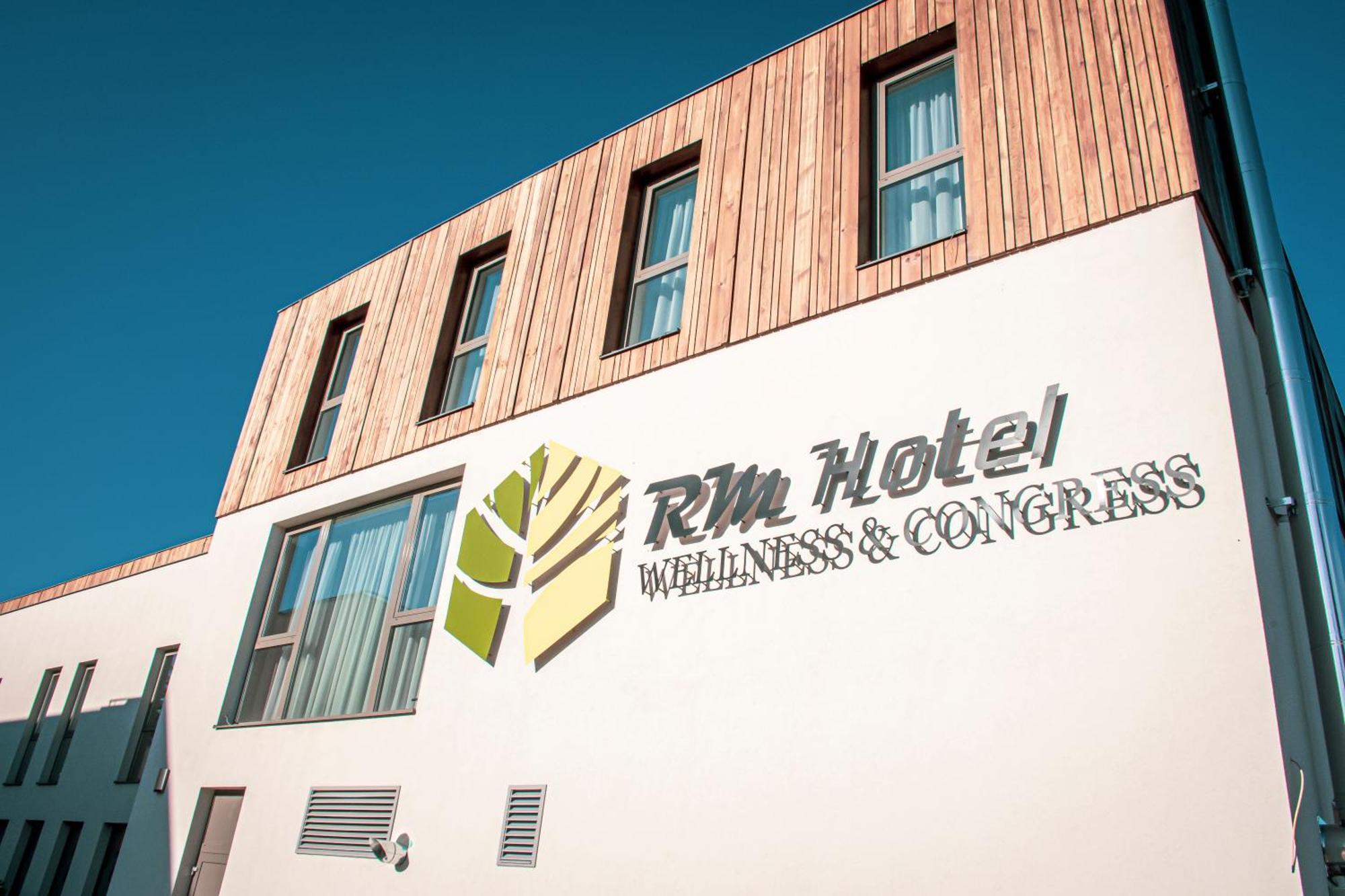 Rm Hotel Wellness & Congress Prievidza Exteriör bild