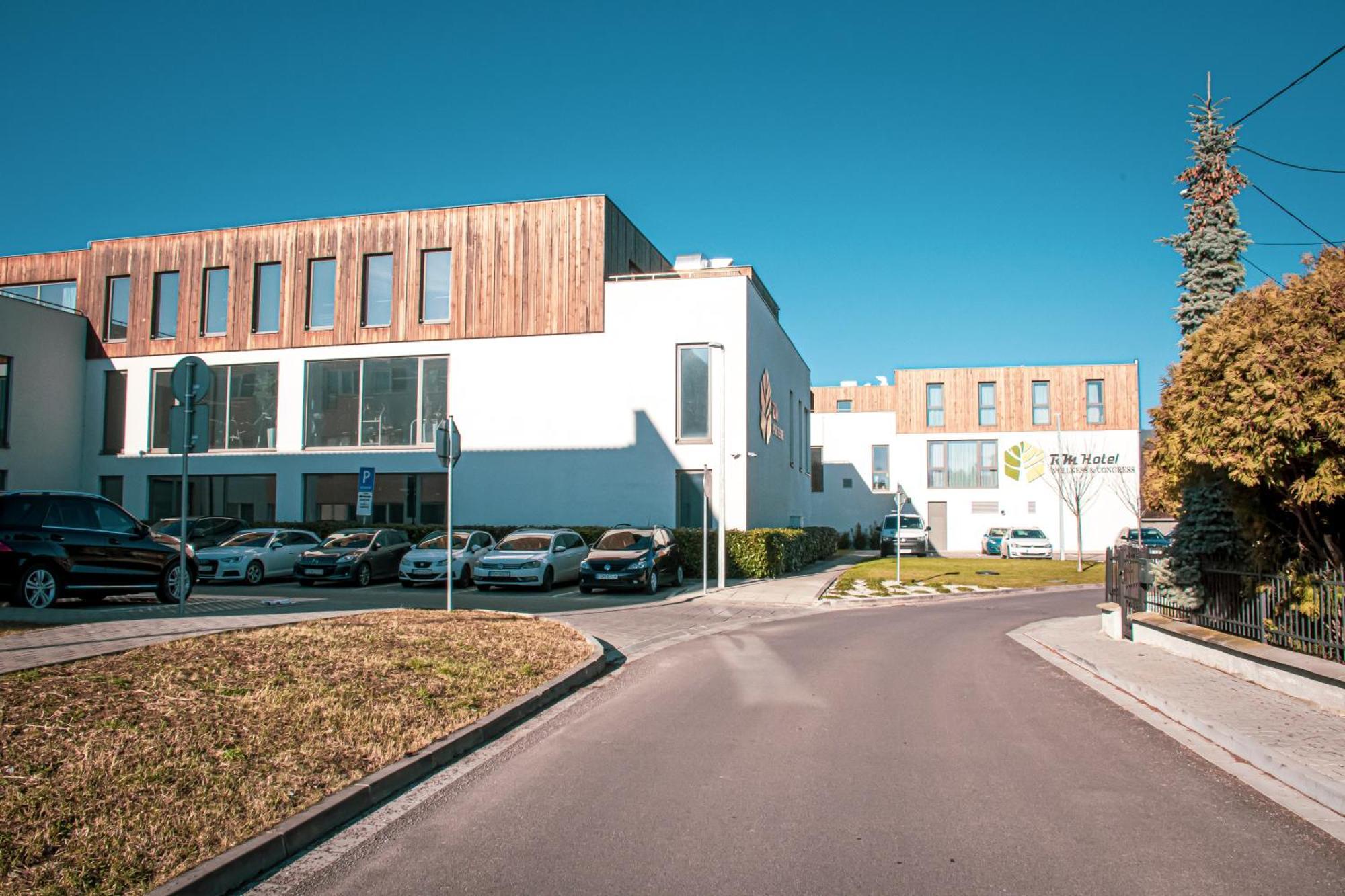 Rm Hotel Wellness & Congress Prievidza Exteriör bild