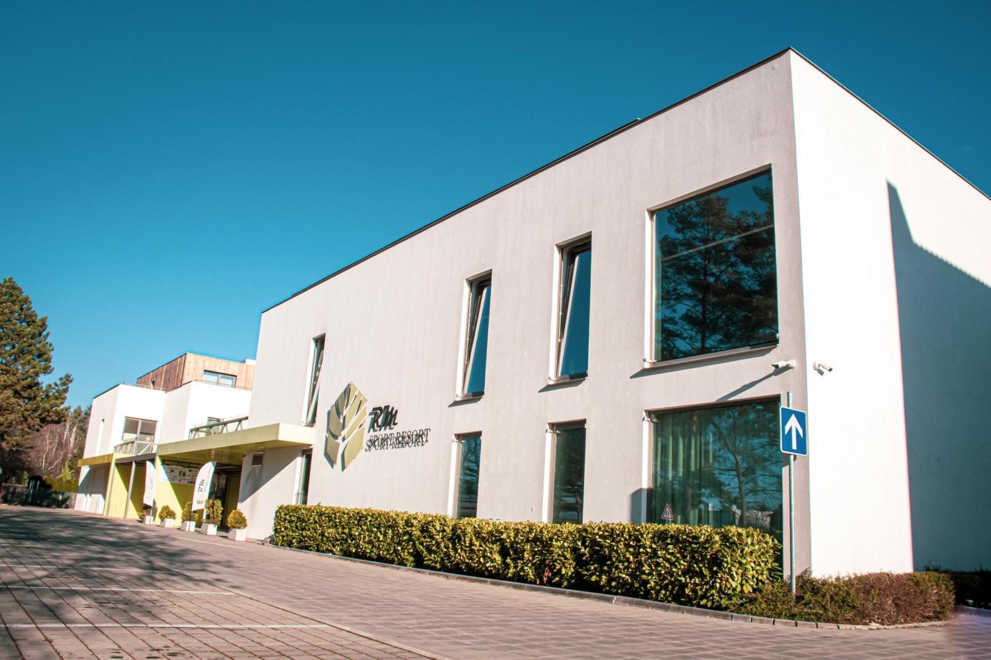 Rm Hotel Wellness & Congress Prievidza Exteriör bild