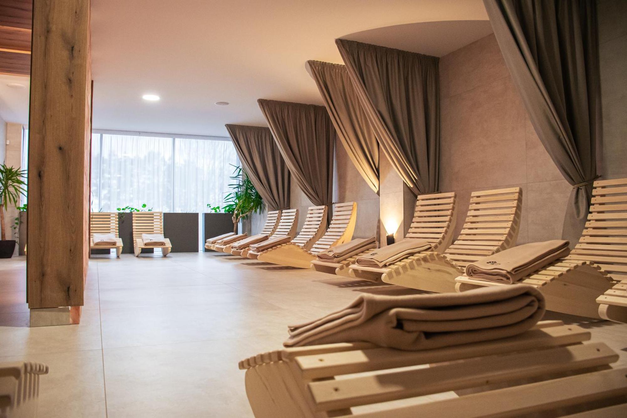 Rm Hotel Wellness & Congress Prievidza Exteriör bild
