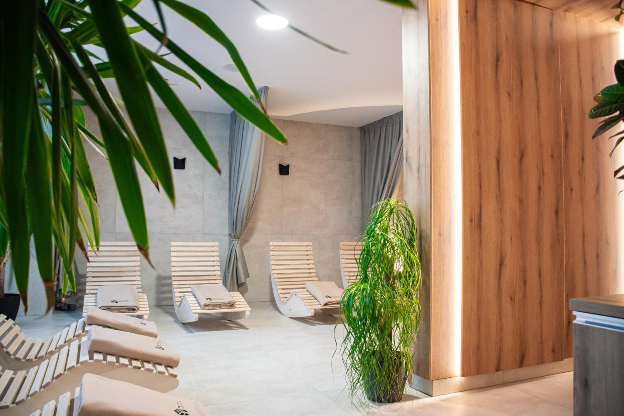 Rm Hotel Wellness & Congress Prievidza Exteriör bild