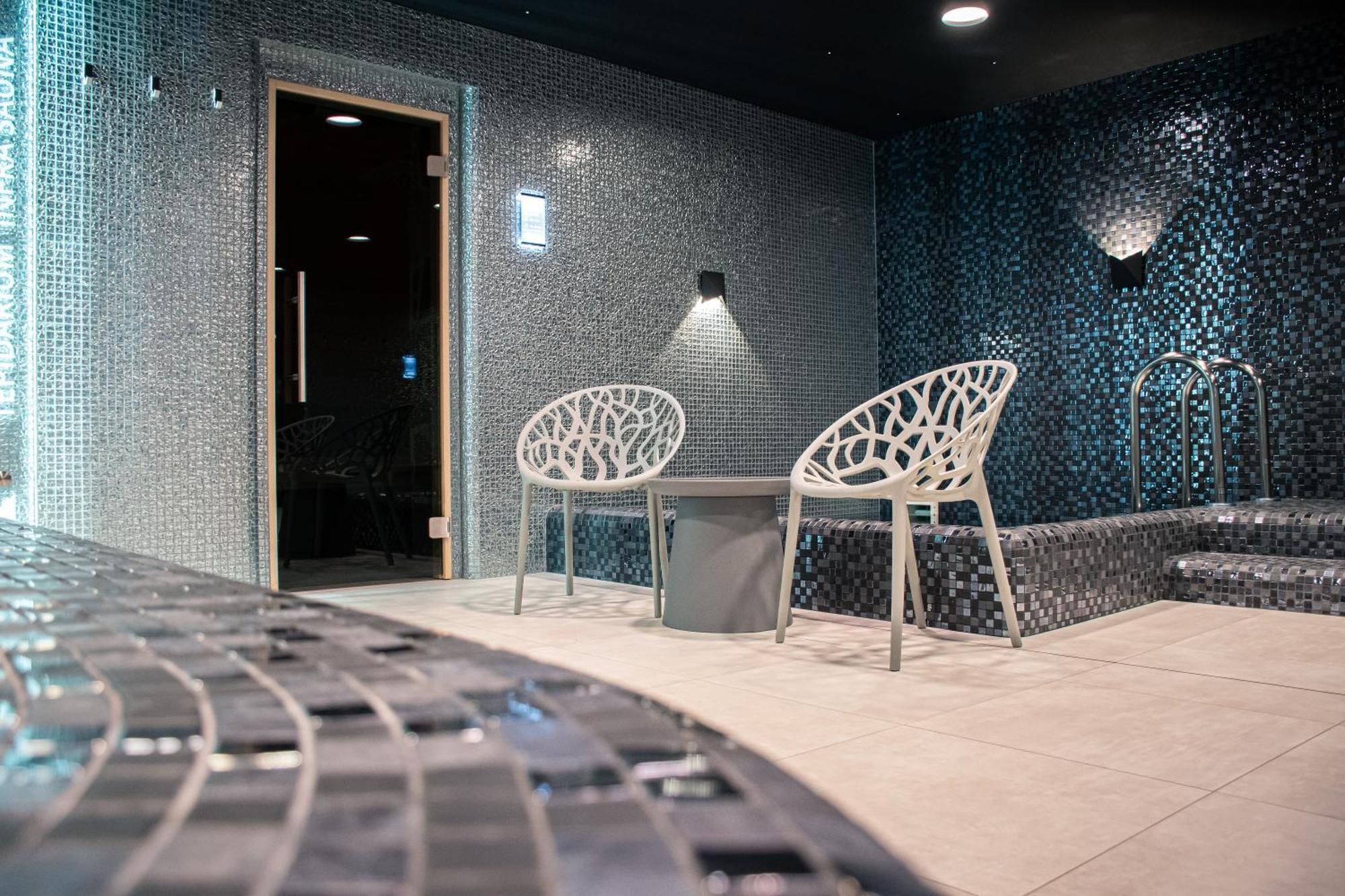 Rm Hotel Wellness & Congress Prievidza Exteriör bild