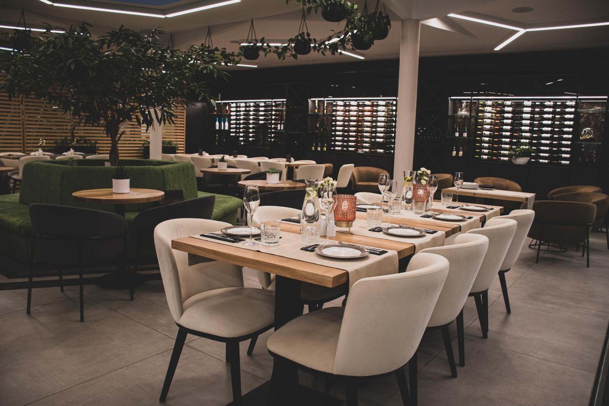Rm Hotel Wellness & Congress Prievidza Exteriör bild