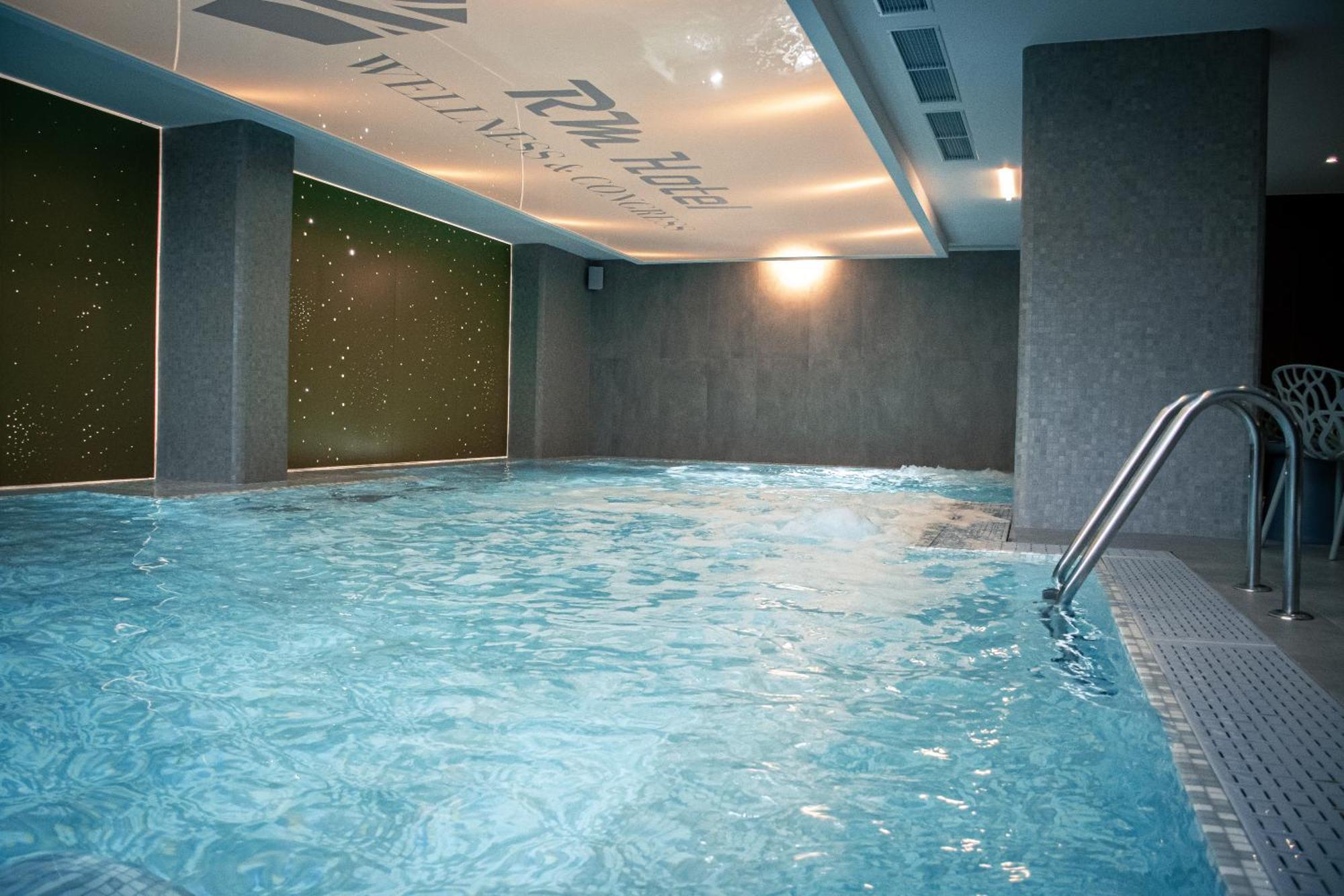 Rm Hotel Wellness & Congress Prievidza Exteriör bild