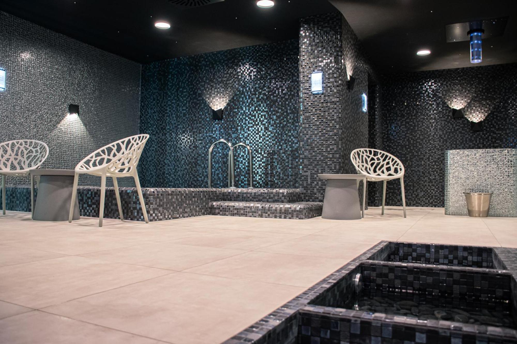 Rm Hotel Wellness & Congress Prievidza Exteriör bild