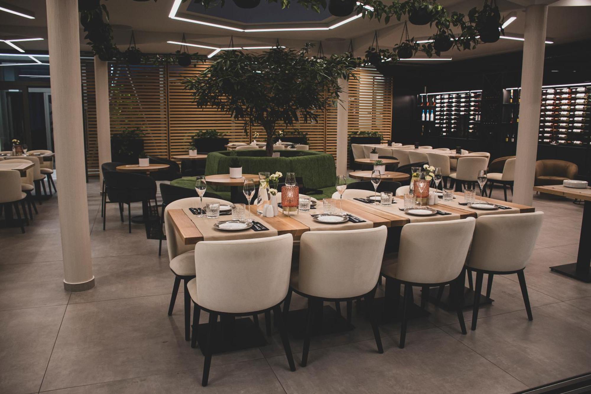 Rm Hotel Wellness & Congress Prievidza Exteriör bild