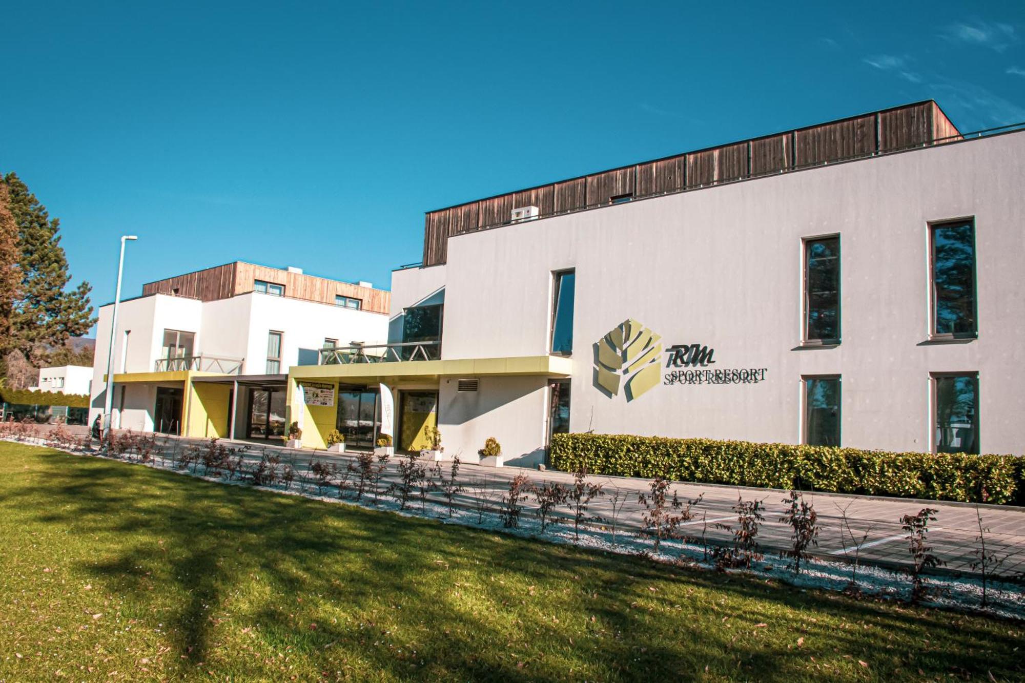 Rm Hotel Wellness & Congress Prievidza Exteriör bild