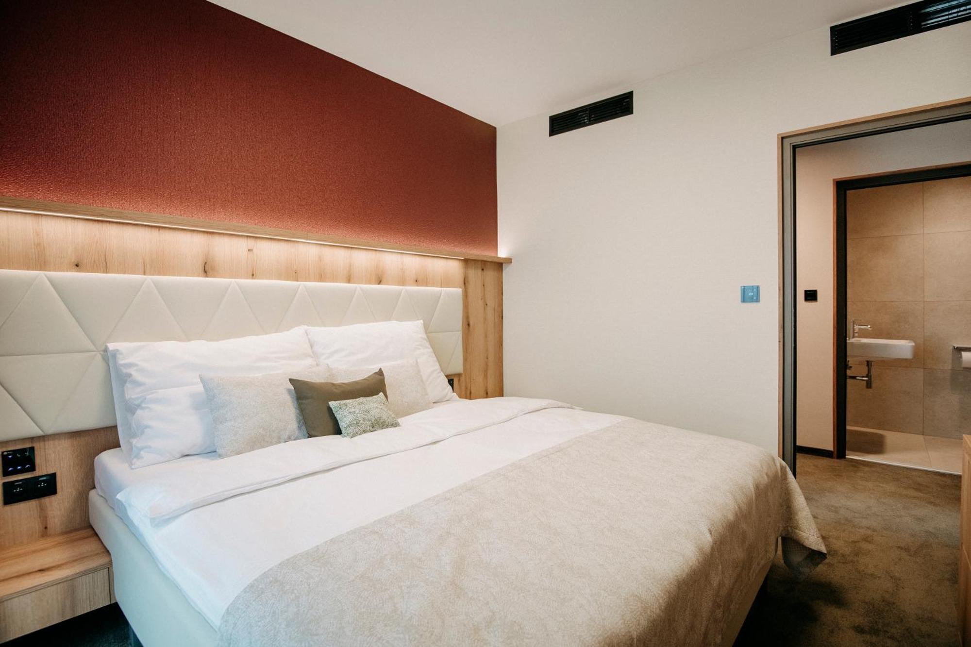 Rm Hotel Wellness & Congress Prievidza Exteriör bild
