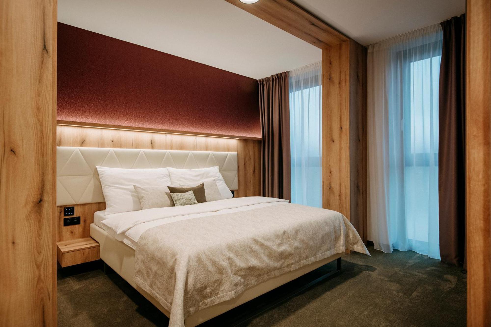 Rm Hotel Wellness & Congress Prievidza Exteriör bild