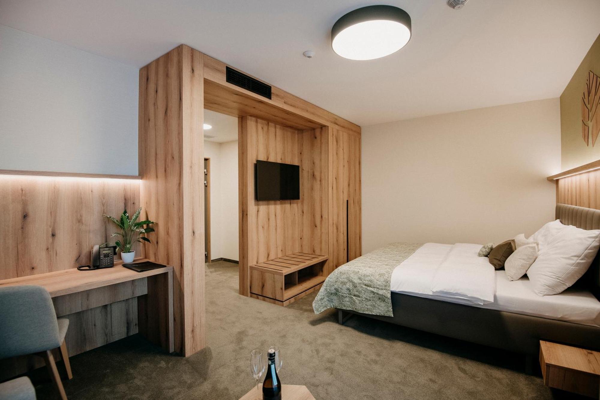 Rm Hotel Wellness & Congress Prievidza Exteriör bild