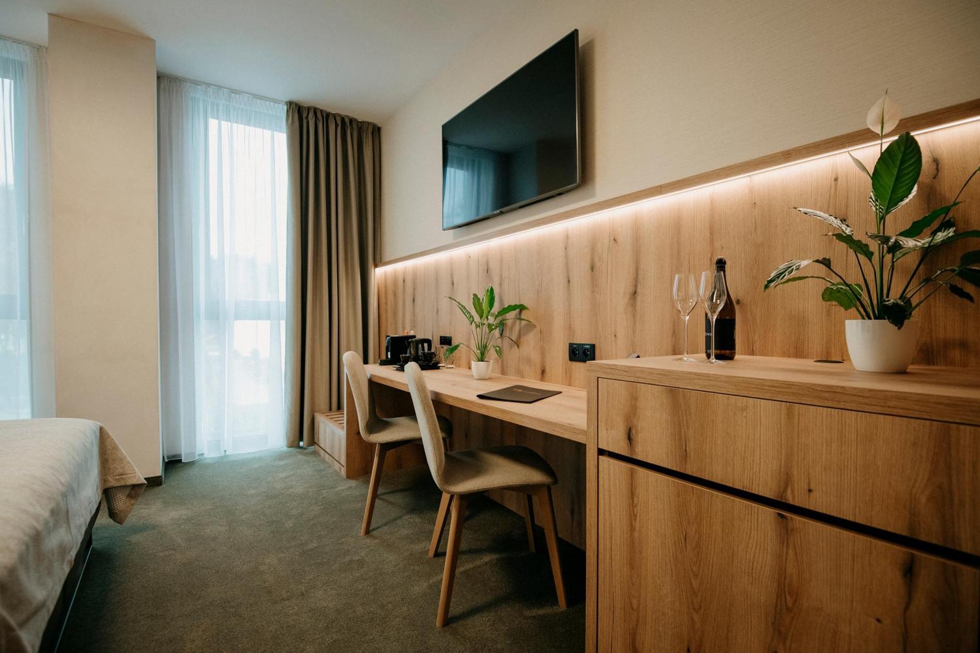 Rm Hotel Wellness & Congress Prievidza Exteriör bild