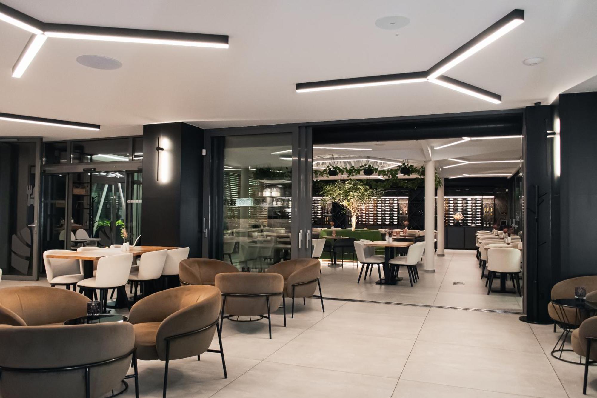 Rm Hotel Wellness & Congress Prievidza Exteriör bild