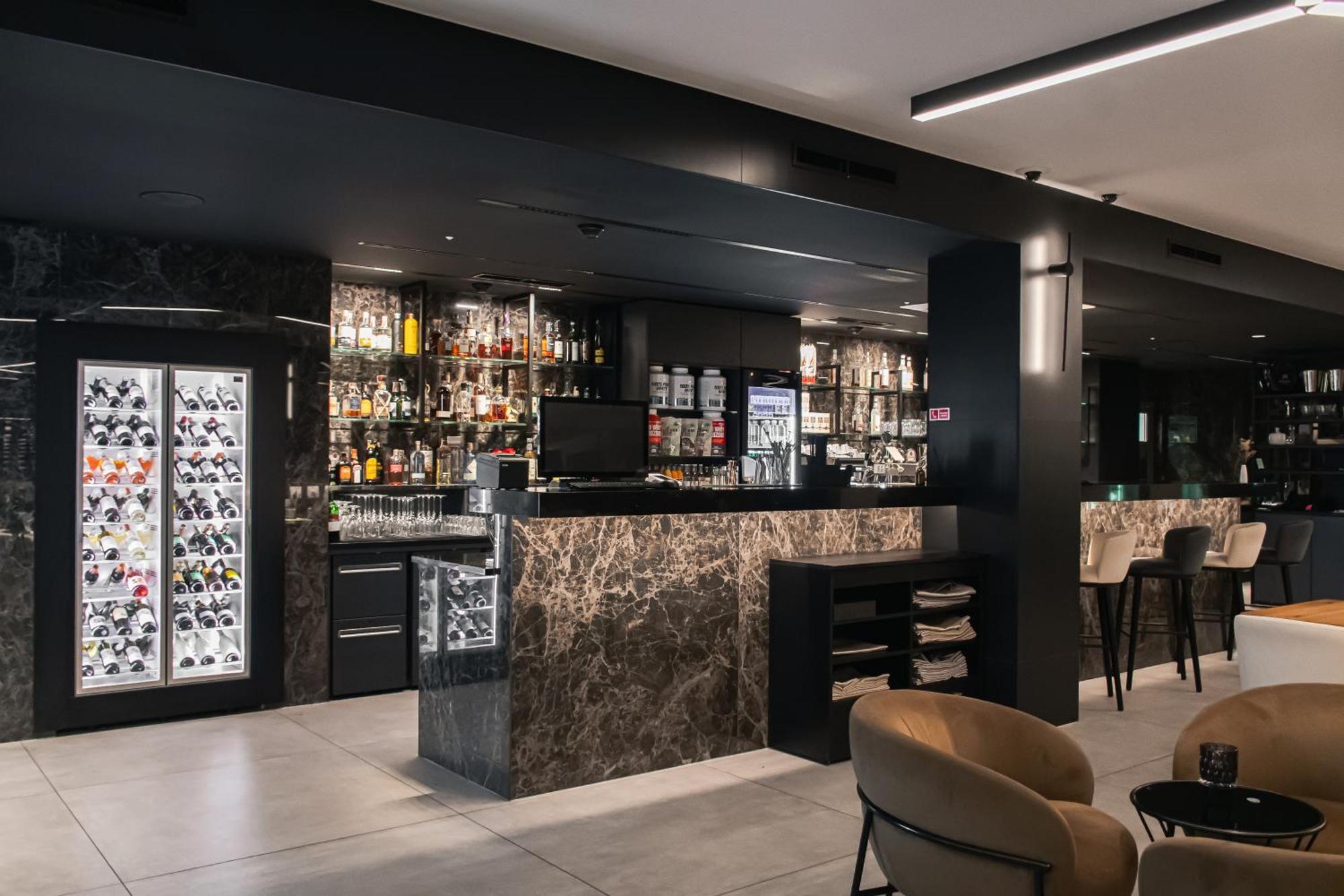 Rm Hotel Wellness & Congress Prievidza Exteriör bild